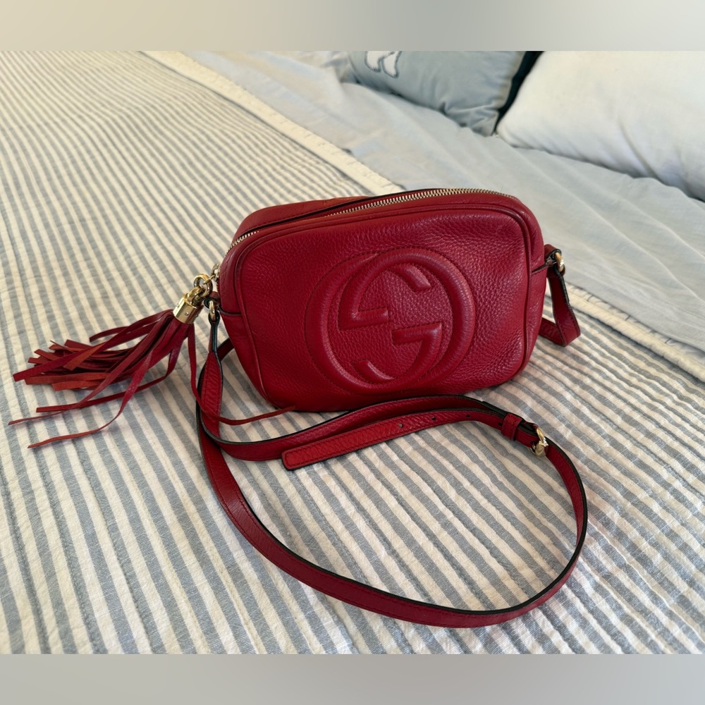 GUCCI Pebbled Calfskin Small Soho Disco Bag Color Red.